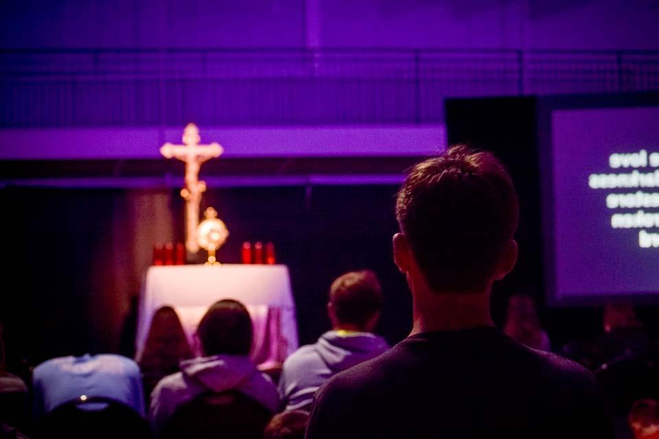 Students during Mass at BCYC Encounter